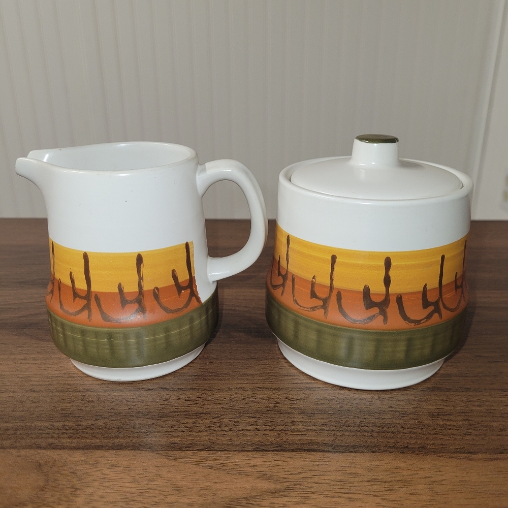 Vintage Stoneware Japan Western Pattern Mid Century Coffee Creamer & Sugar Bowl